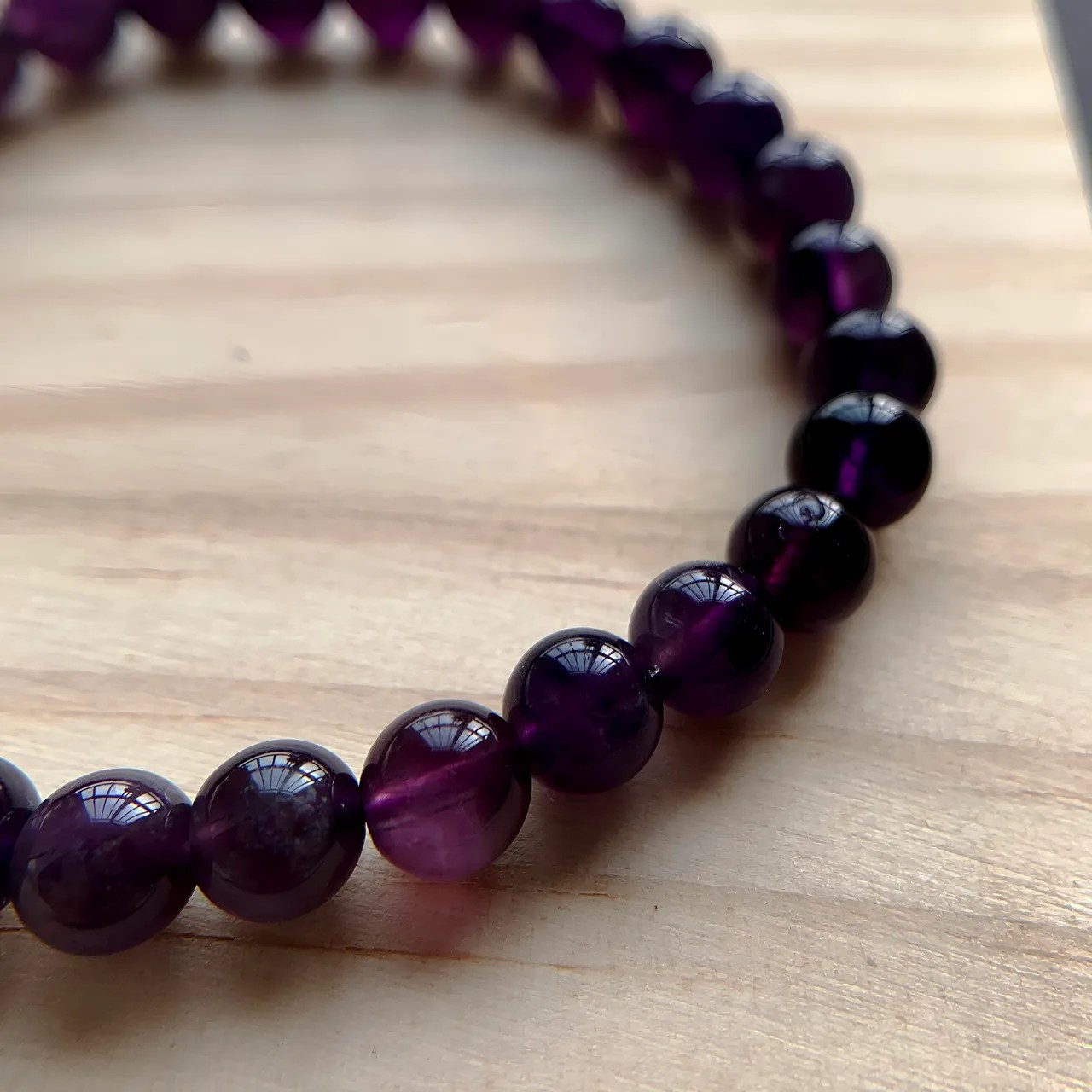 Amethyst Bracelet II 8mm Detail